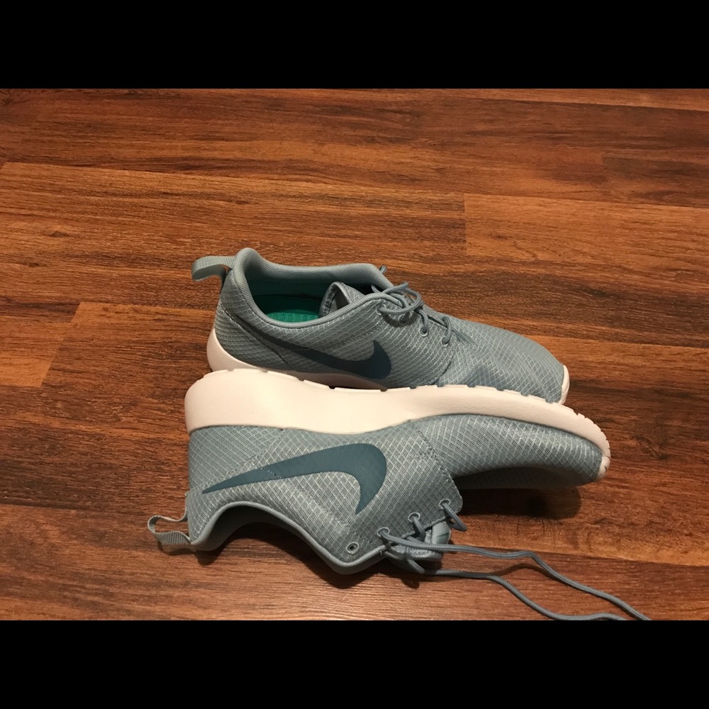 Brand new Nike women’s shoes!!